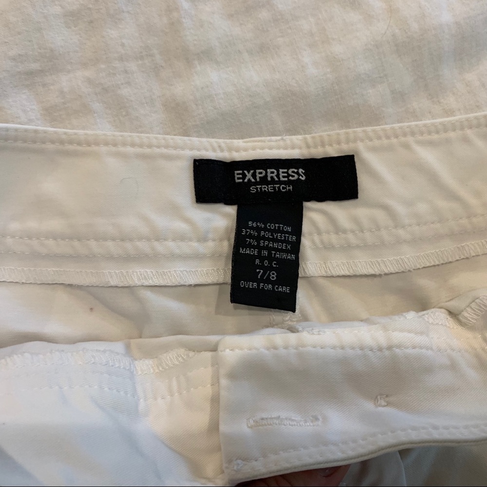 Express Shorts - Picture 2 of 3